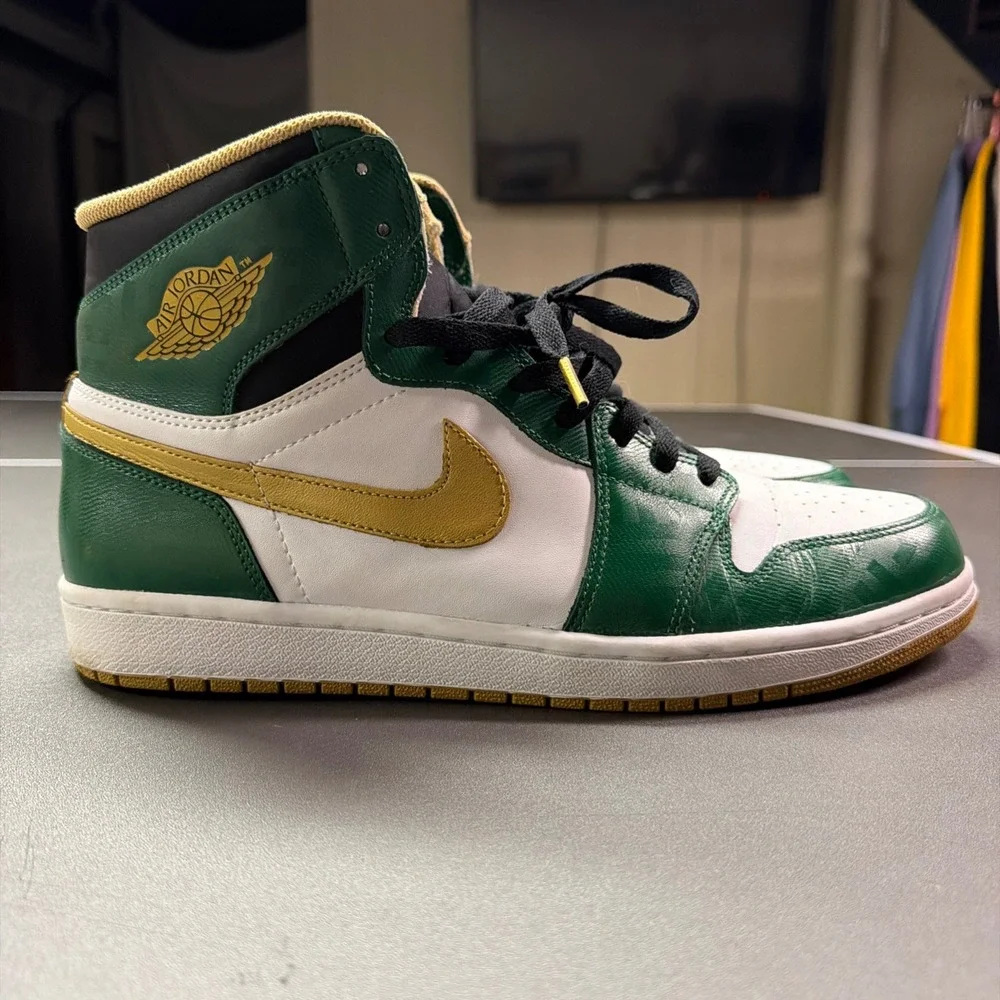 Nike Air Jordan 1 Retro High OG Celtics Sneakers 555088-315 Sz 12.5
